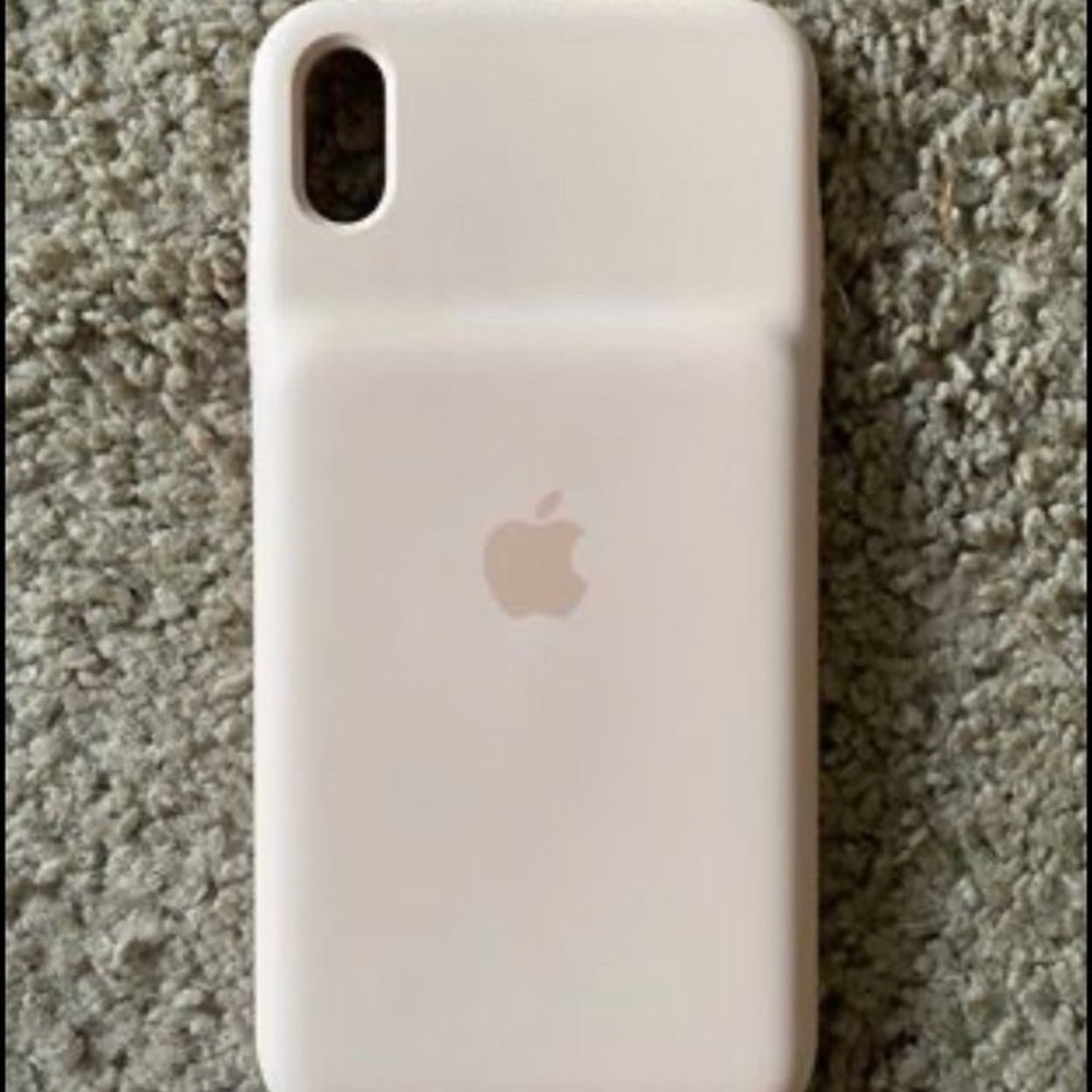 Iphone Xs Max Charging Case Barely Used - image 1